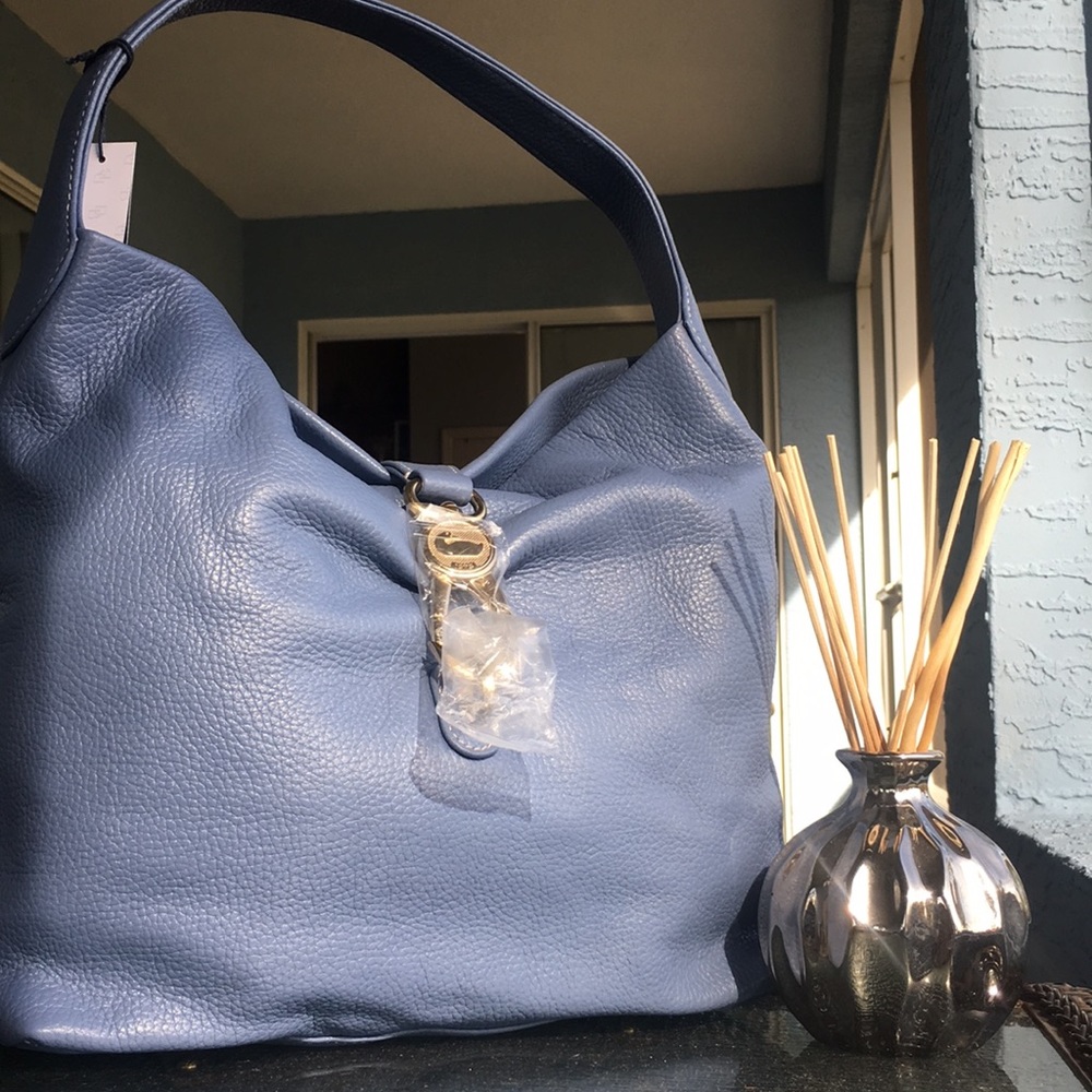 Dooney & Bourke hand bang w/ accessories